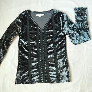 Joyland Velvet V-Neck Blouse navy blue Lace Trim Ruffle Cuff shimmering goth XS